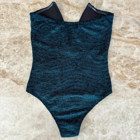 Out From Under Strapless Velour Deep V-Wire Body Suit size XS - Picture 4 of 6